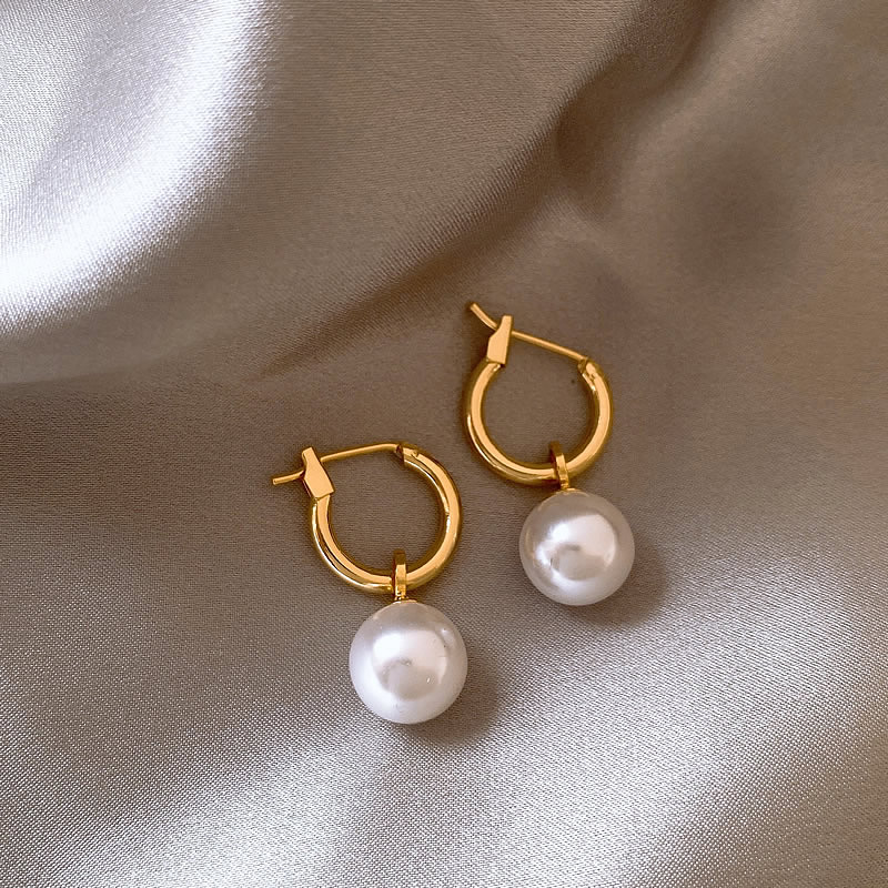 Elegance of Golden Pearls: Gorgeous Earrings