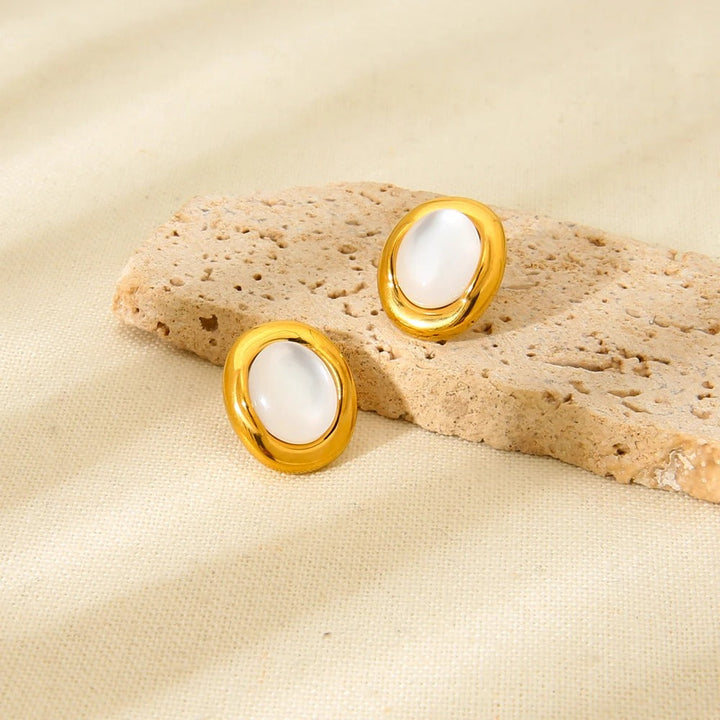 Giselle's Elegant Pearl Earrings