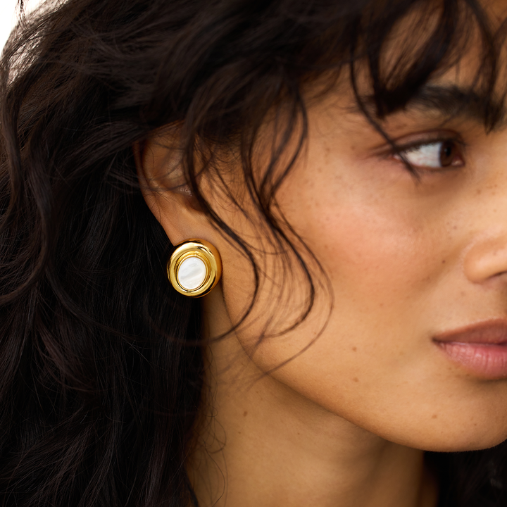 Giselle's Elegant Pearl Earrings