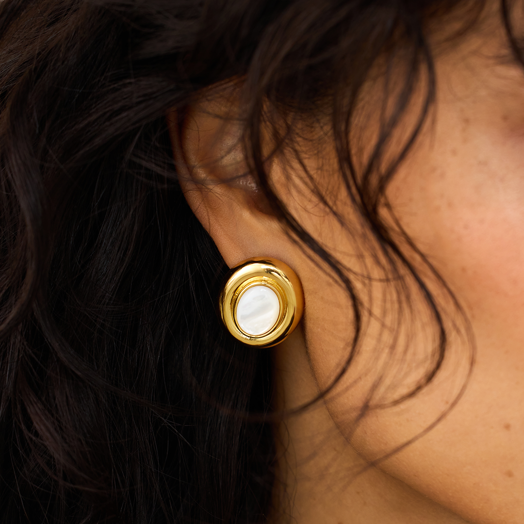 Giselle's Elegant Pearl Earrings