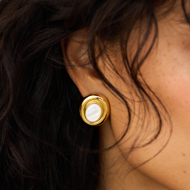 Giselle's Elegant Pearl Earrings
