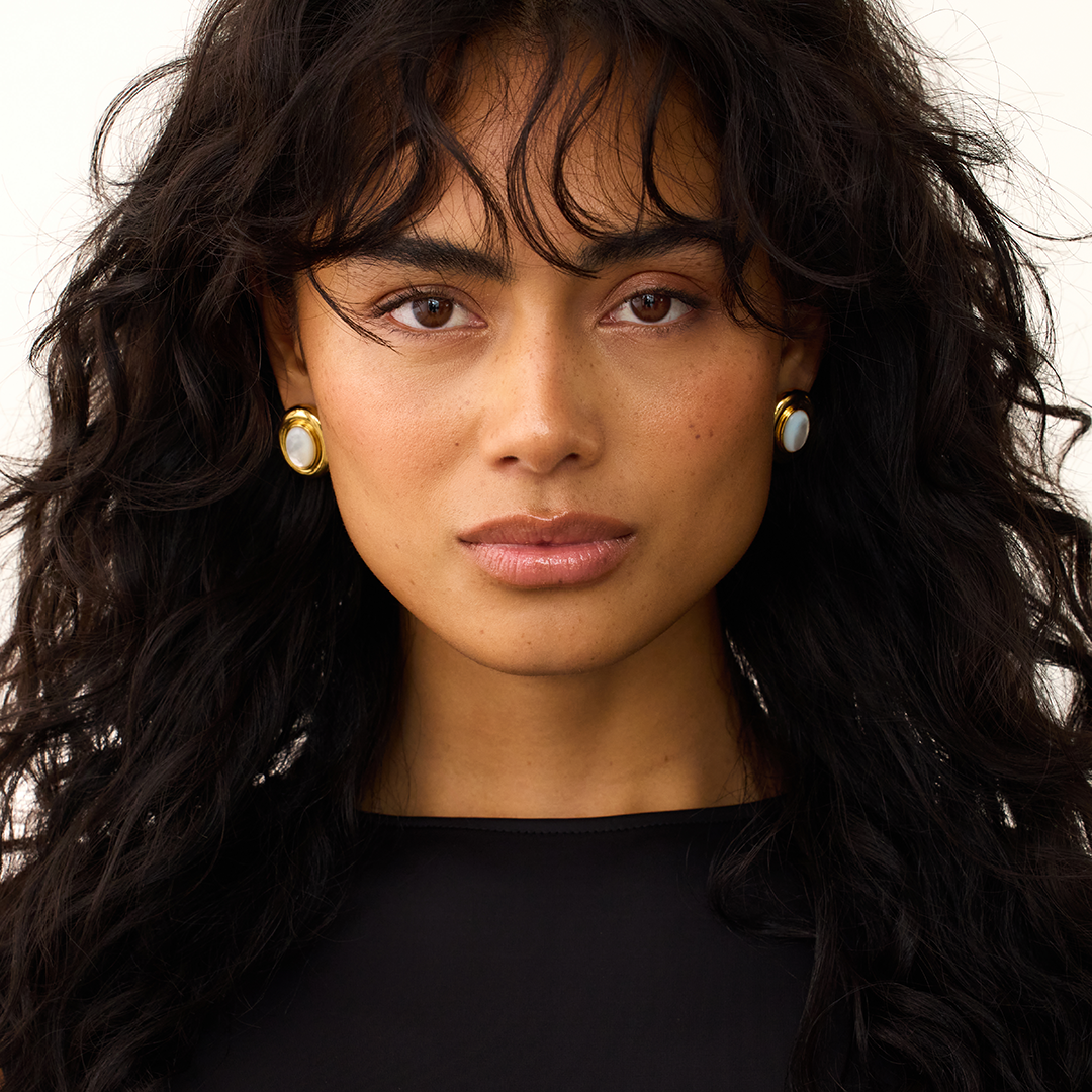 Giselle's Elegant Pearl Earrings
