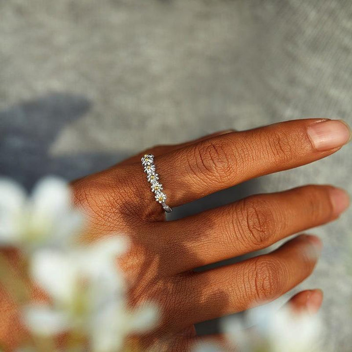 Adjustable Silver Ring with Daisy Embellishments