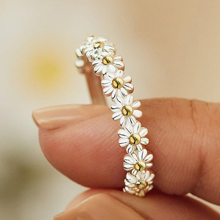 Adjustable Silver Ring with Daisy Embellishments