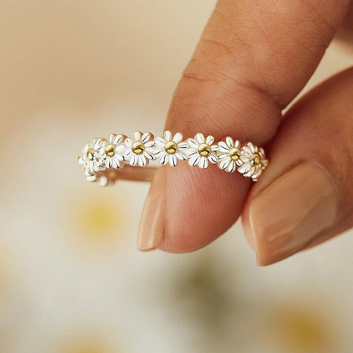 Adjustable Silver Ring with Daisy Embellishments