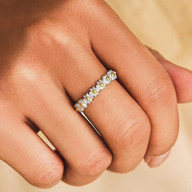 Adjustable Silver Ring with Daisy Embellishments