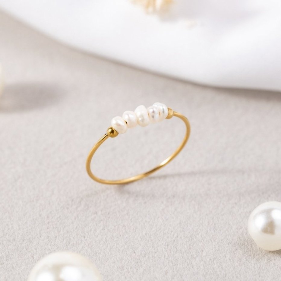 Classic Ring with Freshwater Pearls