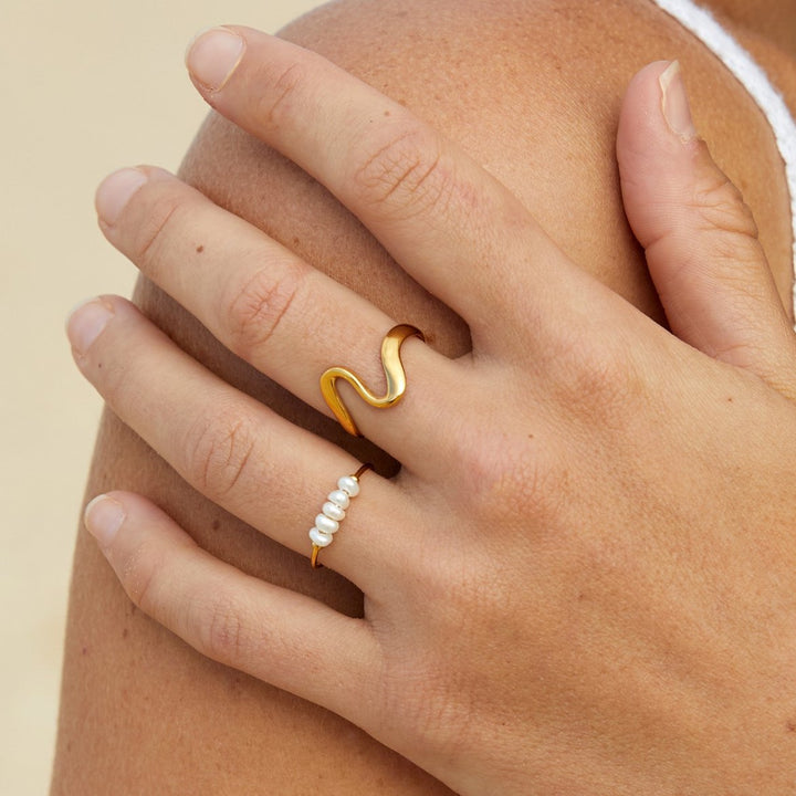 Classic Ring with Freshwater Pearls